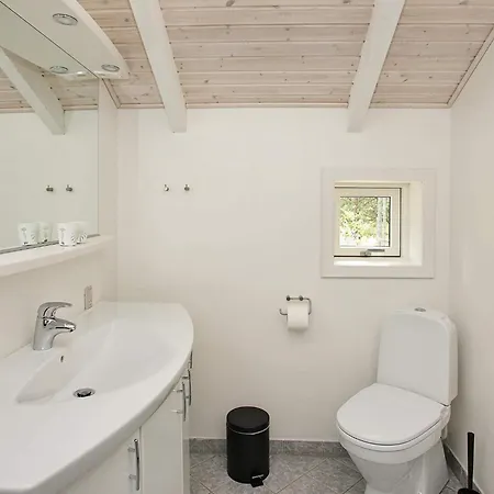 8 Person In Albaek-by Traum