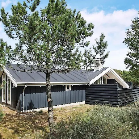 8 Person In Albaek-by Traum *